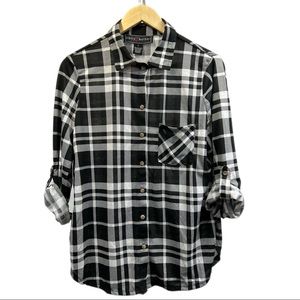 Poly & Esther Women’s Black & White Plaid Button Down Shirt Size L